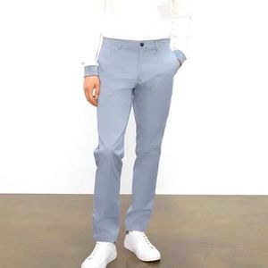 Club Monaco men’s Connor Chino size 31/32, light gray. Great preloved condition